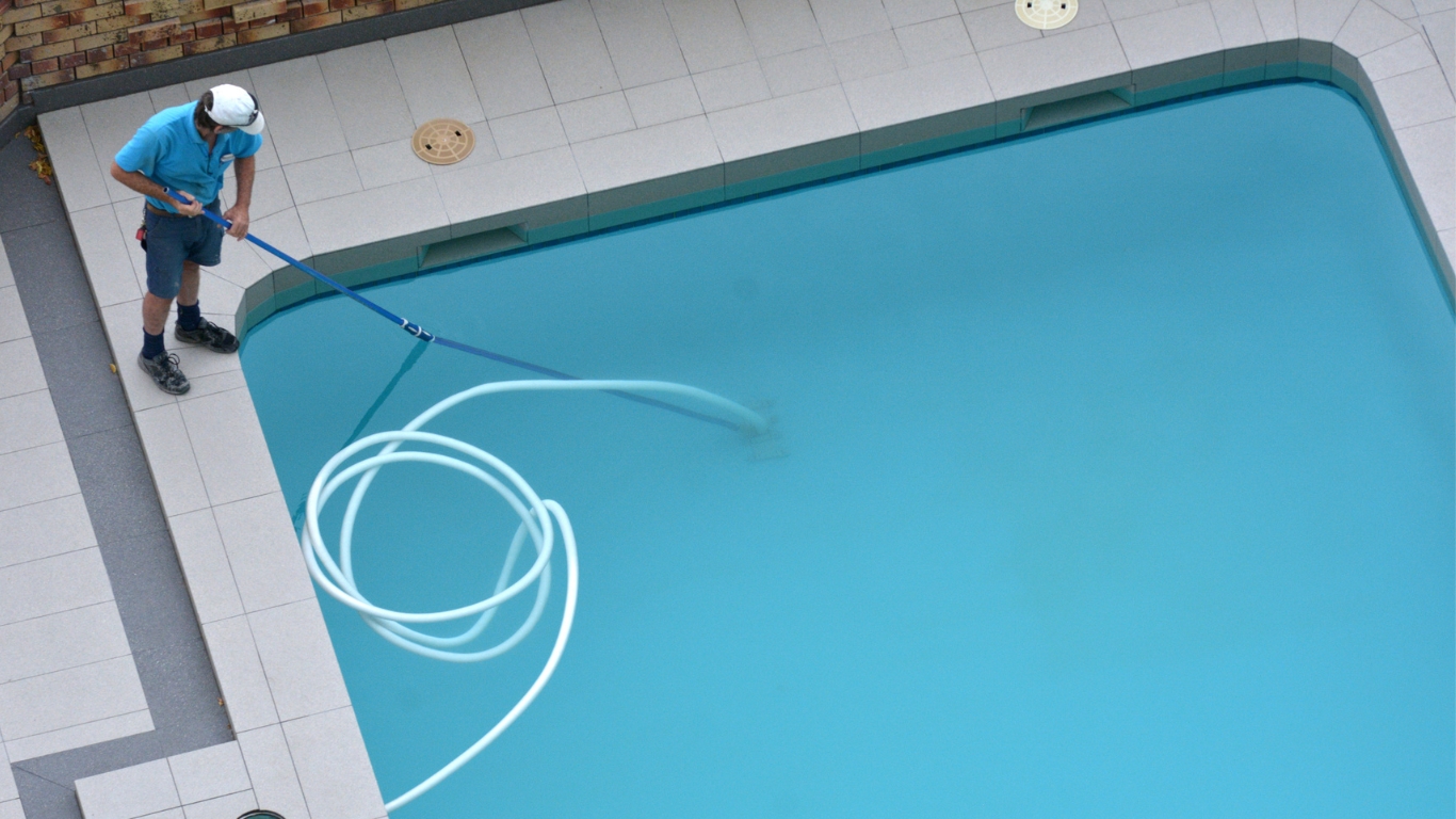 pool cleaning service